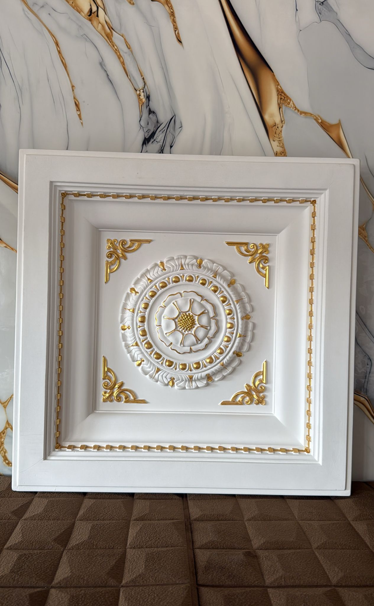 Medalion G001 Gold (60 x 60 cm)